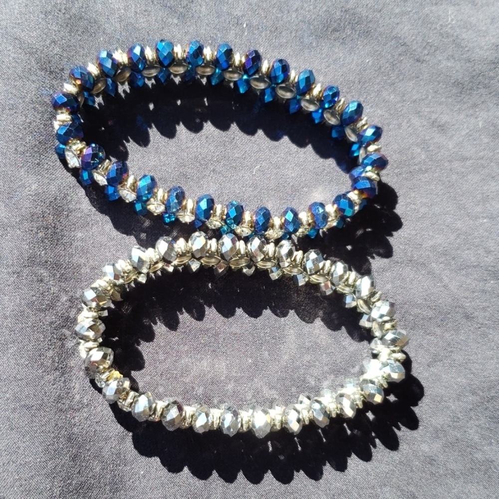 2 bracelets - Picture 3 of 5